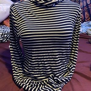 Long sleeve crop top